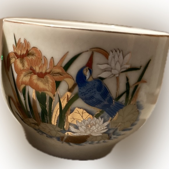 Vintage Japanese Tea Cups with Gold Foiling Birds and Irises - Picture 4 of 5